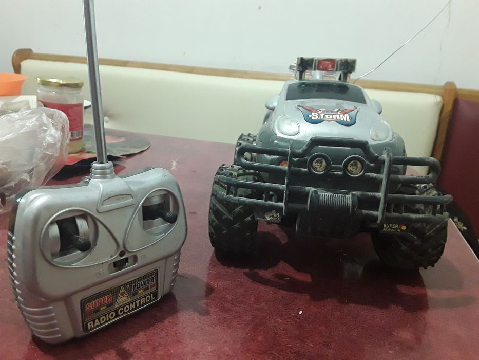 Трактор з прицепом.