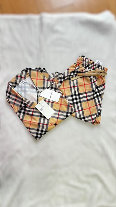 Conjunto de camisa e calção da Burberry