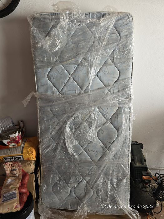 Colchão solteiro  1,83 mts x 88 cms