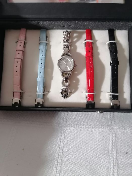 Relógio woman elegante c 5 braceletes