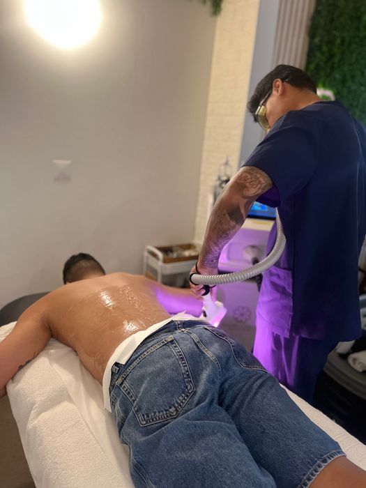 Massoterapeuta e depilação a laser
