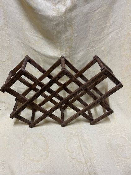 Drewniany stojak na wino