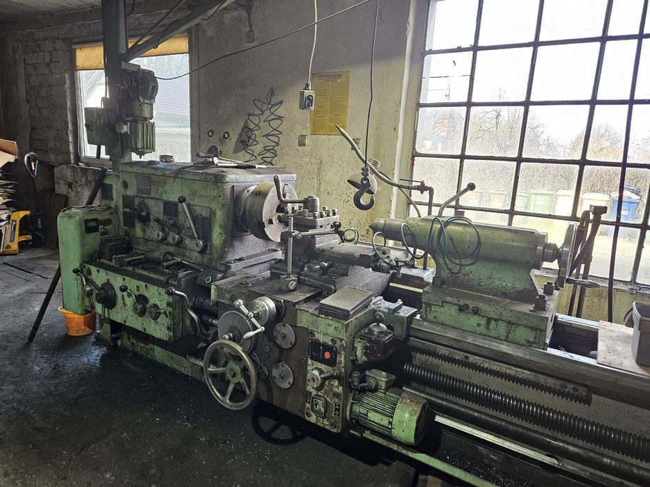 Duża tokarnia do metalu