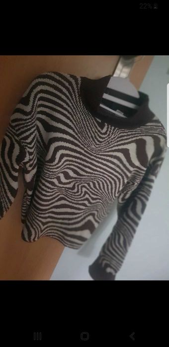 Czekoladkowy sweterek