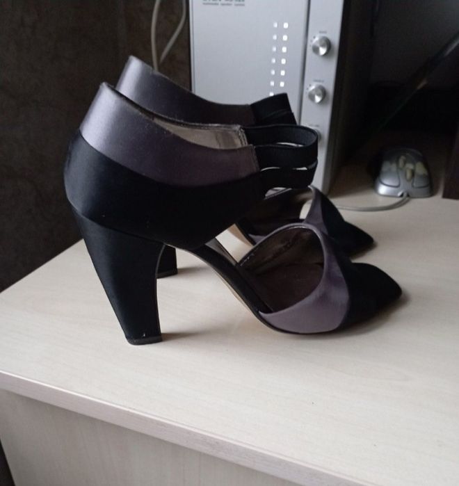 Продам босоніжки