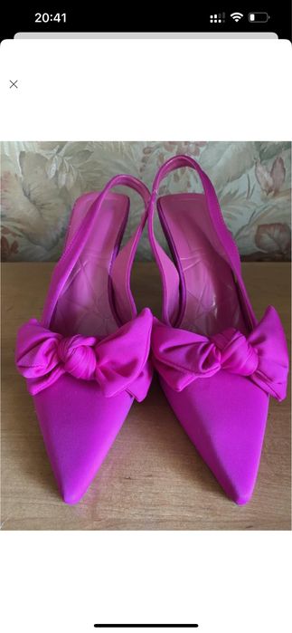 Нові яскраві туфлі