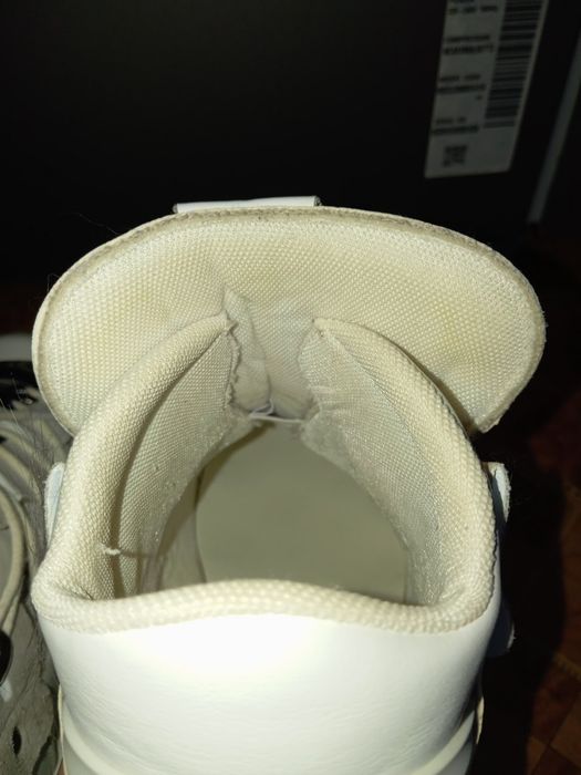 New rock білого кольору