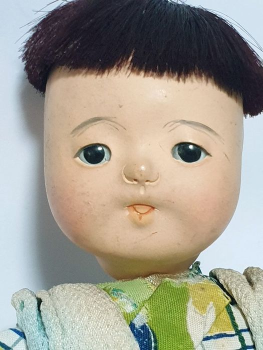 Amoroso antigo boneco japonês Ichimatsu com olhos em vidro