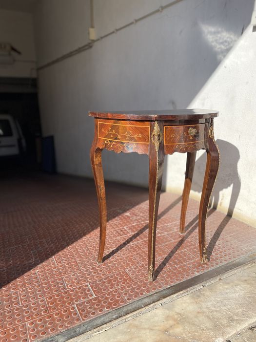 Mesa meia lua em pau santo