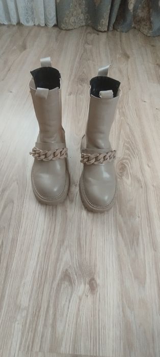 Кожані ботінки 38