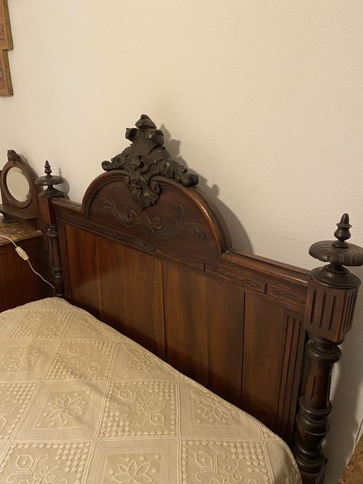 Cama antiga em muito bom estado, medida da cama 1,90 x 1,20