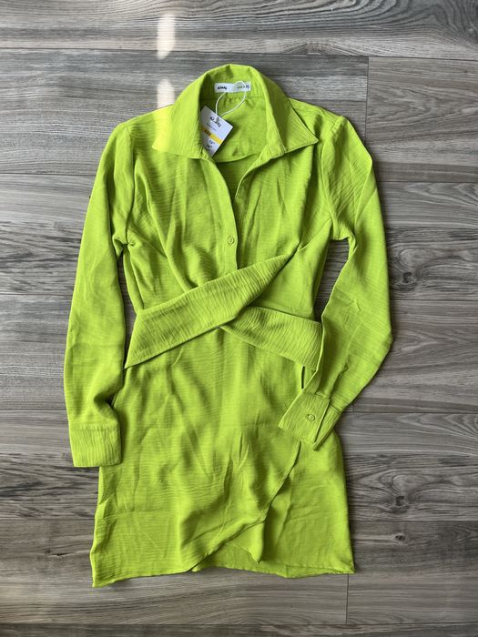 Sukienka mini z ozdobnym wiązaniem Sinsay XXS