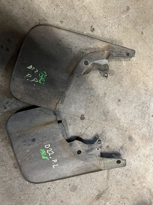 Chlapacze przednie tylne lewy prawy Nissan Navara d22