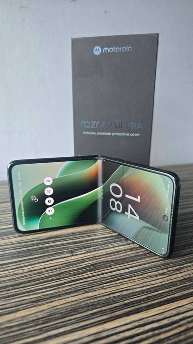 Smartfon MOTOROLA Razr 60 Ultra 5G 16/512GB Zirlony