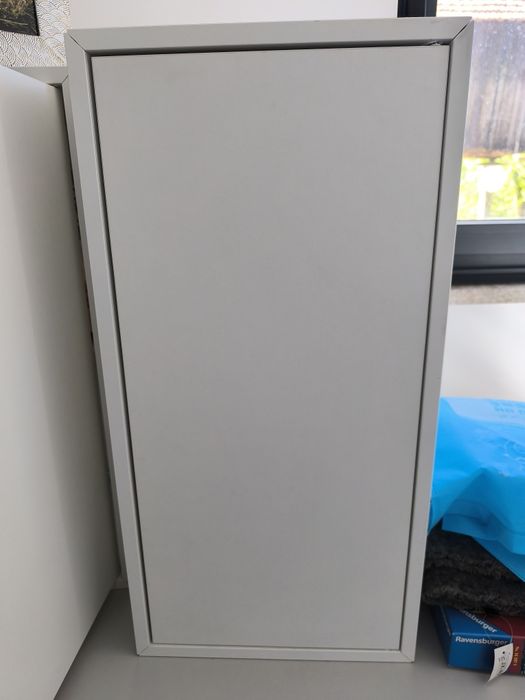 2 módulos IKEA. 1 com uma porta e outro com 2 portas
