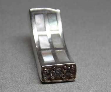 Srebrny wisior mozaika masa perłowa i cyrkonie.