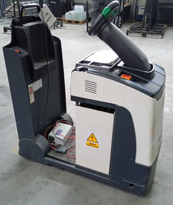 Ciągnik akumulatorowy Jungheinrich EZS wózek elektryczny