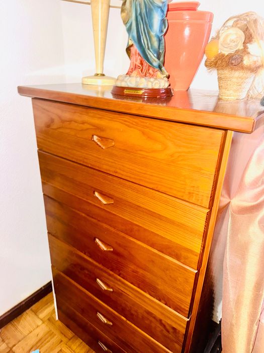 Comoda em madeira maciça