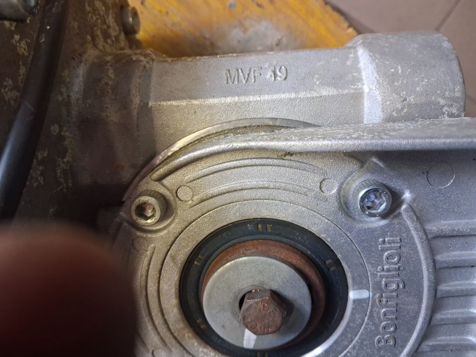 Motoreduktor kątowy 0,55 kw,3 fazowy