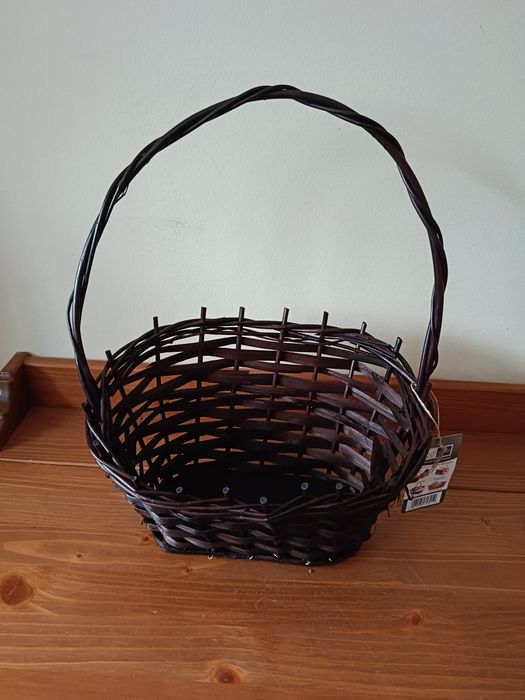 Kosz wiklinowy prezentowy
