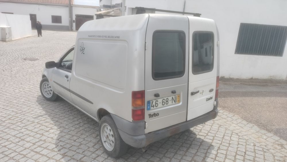 Ford Courier Pra Pecas inteira