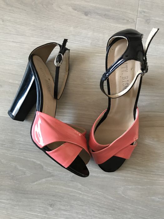 Жіноче взуття Лофери Туфлі