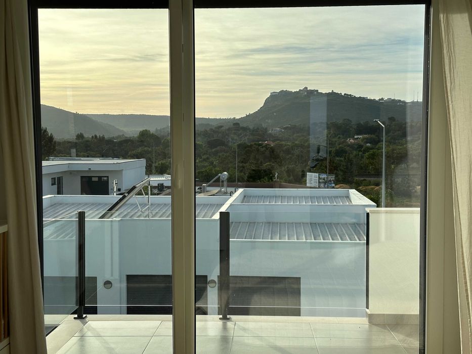 Moradia T4 Nova 2024 com Piscina — Setúbal, 10 min St Peter's School