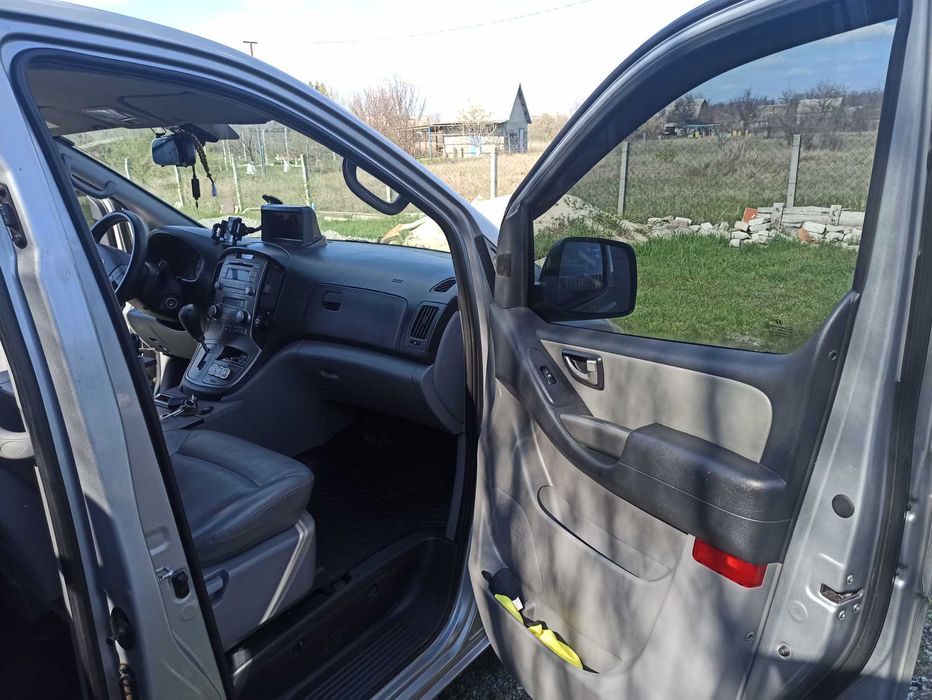 Автомобіль Hyundai Grand Starex 2012 рік