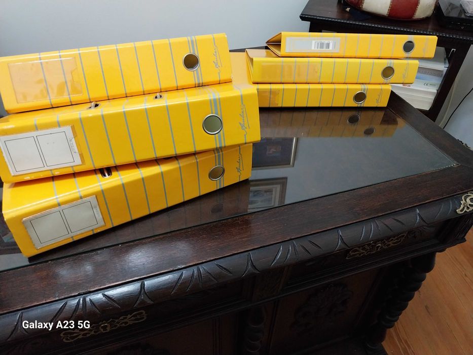 Dossiers arquivadores A4. Material escolar. Material de escritório