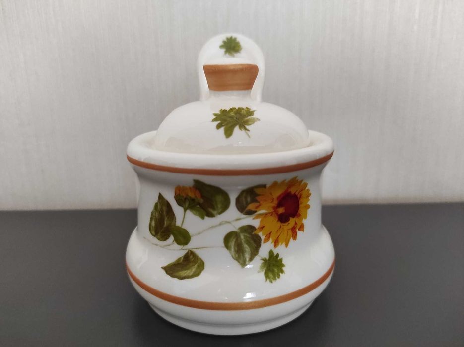 Solniczka ceramiczna, Nowa