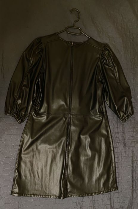 Sukienka z imitacją skory