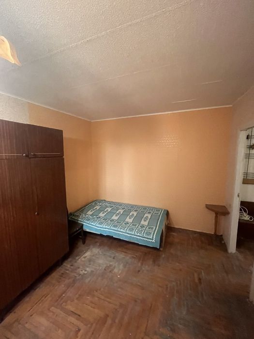 Сдам 2 кв м Студенческая, Валентин. 4000 гр. торг. Военных можно.  .