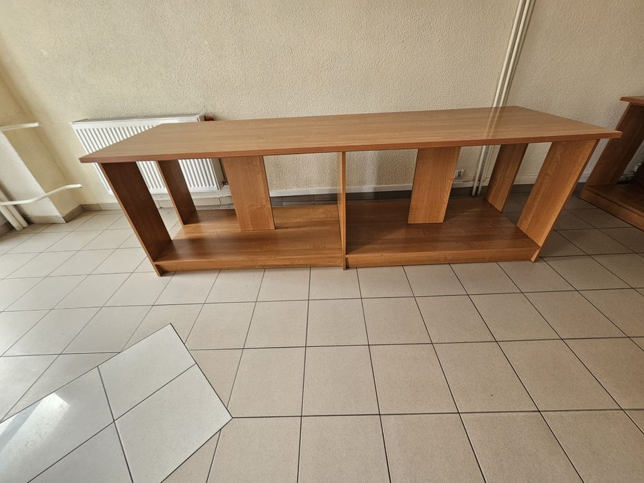 Regały z półkami
