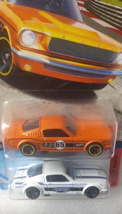 Conjunto 2 , 65 Mustang 2 + 2 fastback hot wheels