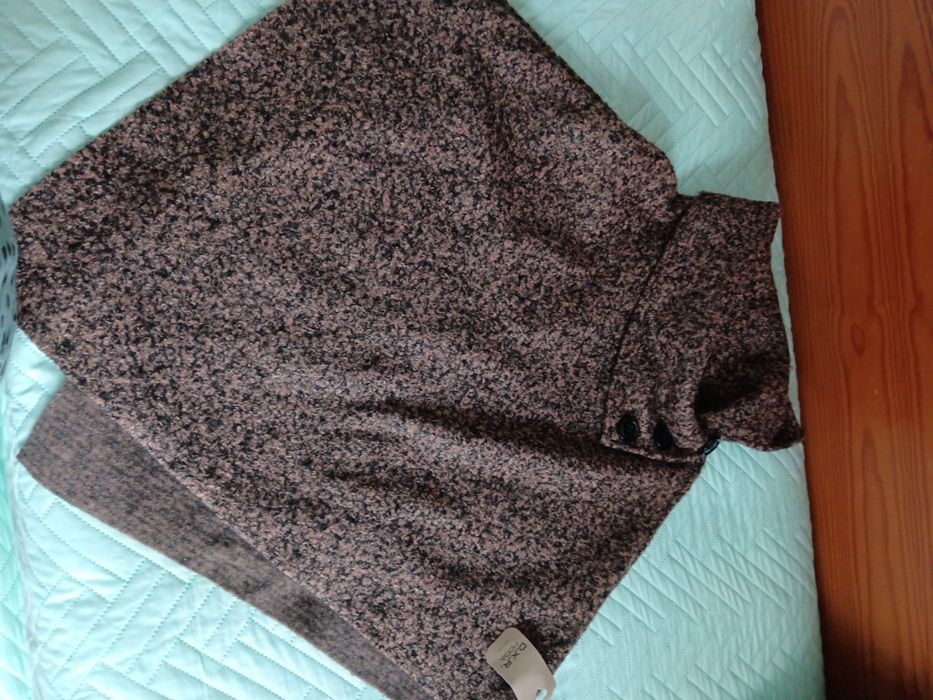 Capa ou Ponche castanho e preto