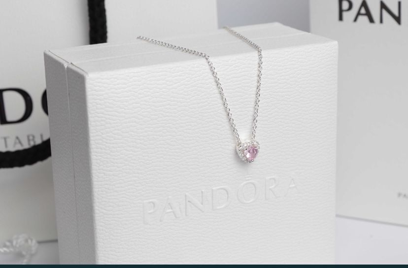 Pandora намисто блискуче серце з рожевевим ореолом
