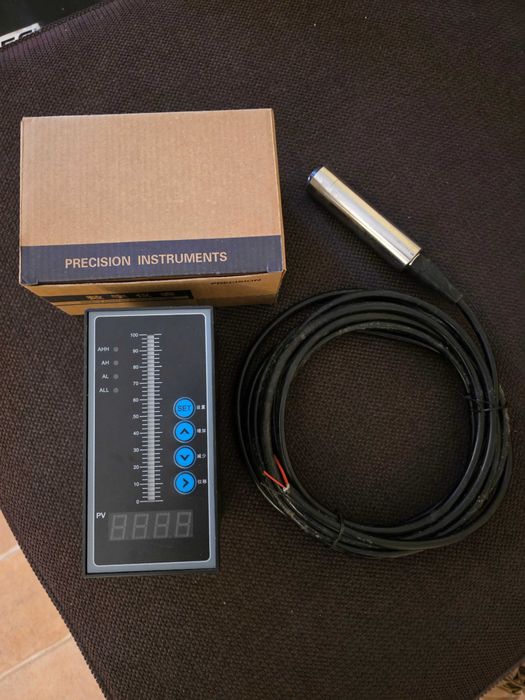 Sonda Industrial com sensor de nível e controlador para óleo ou água