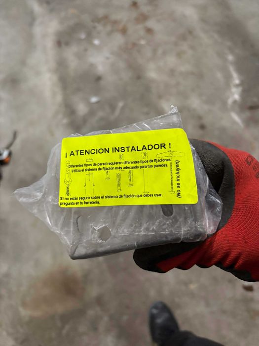 Suportes de afixação para lavatórios de WC