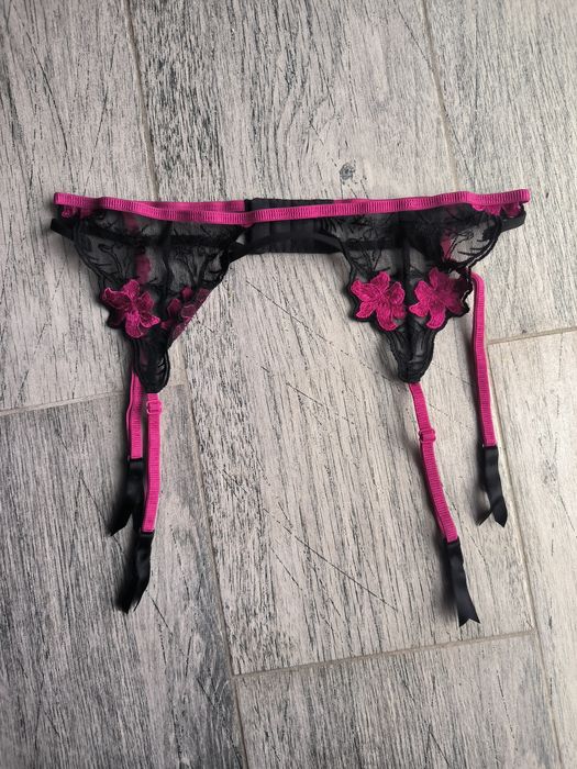 Pas do pończoch knickerbox S