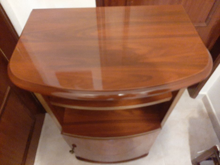 Movel de TV escuro