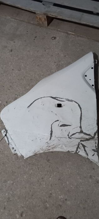 Левое крыло на Рено Трафик.