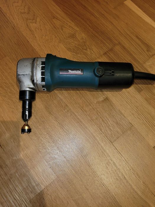 Nożyce skokowe Makita