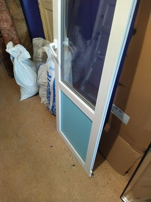 Продам дверь балконную,и стеклопакет