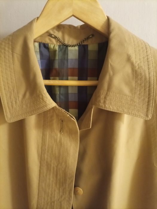 Płaszcz damski typu prochowiec