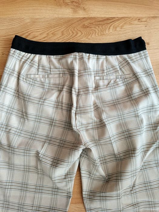 Spodnie w kratkę Zara