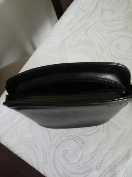 Torebka czarna na ramie