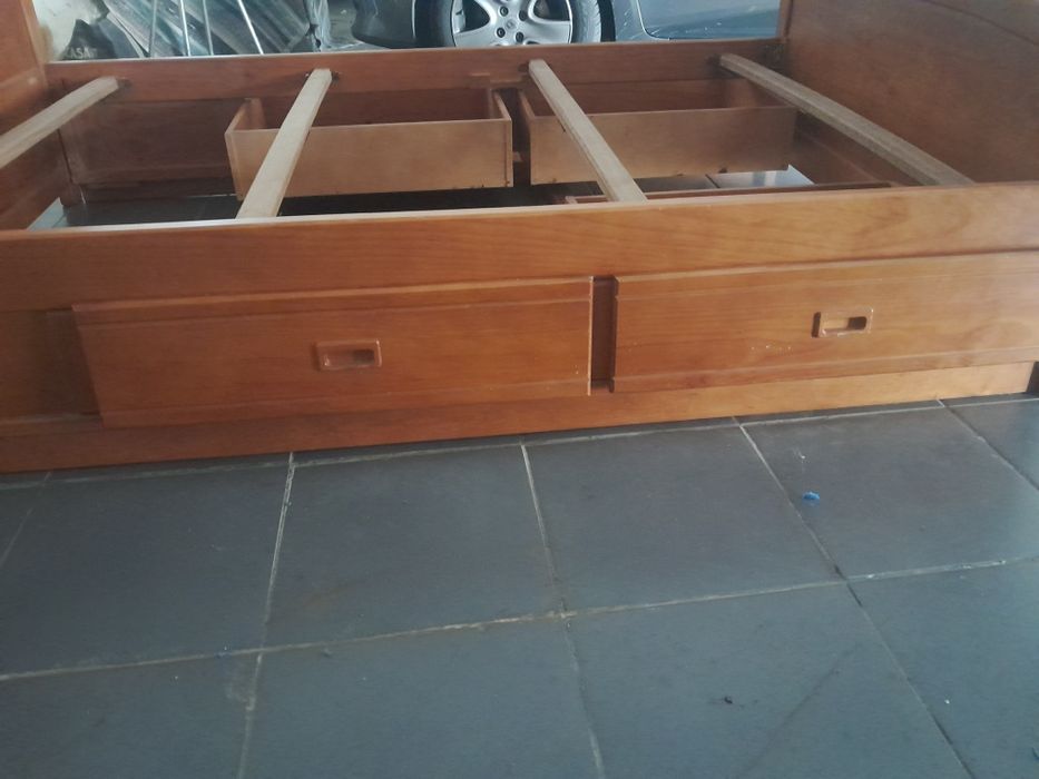 Cama com 4 gavetas
