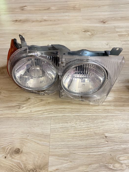 Lampy przednie mercedes W107 wersja USA
