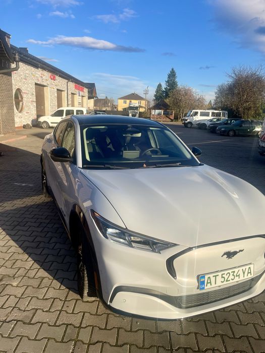 Ford mustang mach-е premium