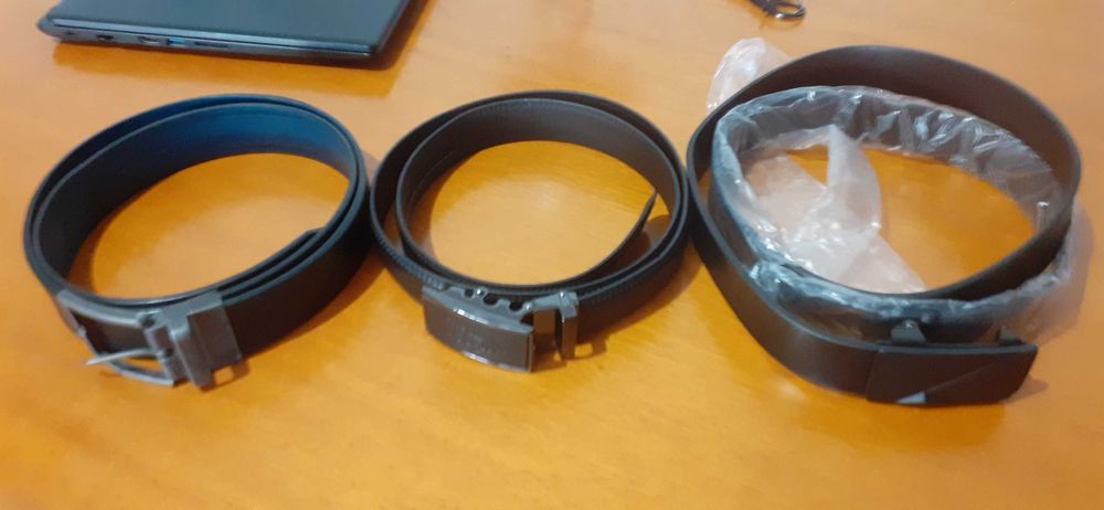 Cintos pretos novos em pele, ótimo para o Natal